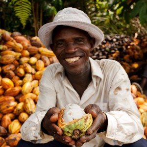 Afrikanischer Kakao-Farmer, der an Fairtrade liefert und seine Existenz sichert (Foto: fairtrade.at)