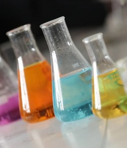 Chemikalien: VCI sieht dunkle Wolken am Horizont aufziehen (Foto: pixabay.com, deepakrit)