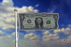 Dollar: Flattert bald nicht mehr so fröhlich im Wind (Bild: Gerd Altmann, pixabay.com)