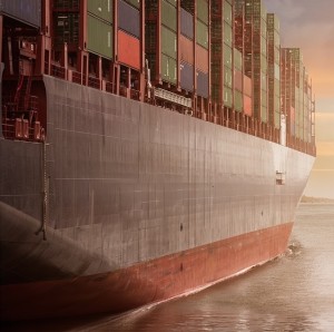 Containerschiff: Viele Produkte hängen in China fest (Foto: pixabay.com, kliempictures)