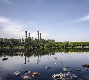 Müll im Wasser: Umweltschäden mit hohen Folgekosten (Foto: pixabay.com, yogendras31)