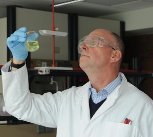 Forscher Manfred Sietz: Ethanol aus konzentriertem Zucker dank Katalysator (Foto: th-owl.de)