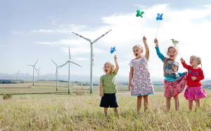 Kinder vor Windpark (Foto: Jürgen Pletterbauer)
