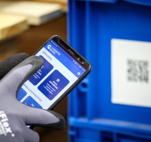 Mit Barcode und der Smartphone-App wird Position des Ladungsträgers erfasst (Foto: logistikbude.com)
