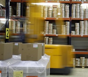 Warenlager: Großhandel mit leichtem Zuwachs im Juni (Foto: pixabay.com, delphinmedia)