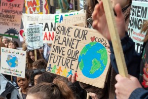 Demonstration gegen den Klimawandel: Journalisten oft in der Zwickmühle (Foto: northwestern.edu)