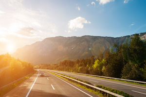 Freie Fahrt auf dem E-Mail-Daten-Highway (Foto: Shutterstock_602379509/Gubin Yury)