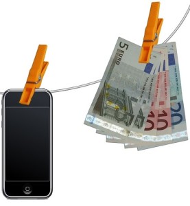 Teurer Smartphone-Vertrag: Konsumenten sollten Angebote vergleichen (Bild: pixabay.com, kalhh)