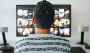 Kein TV-Programm angesagt: Junge streamen lieber (Foto: pixabay.com, mohamed_hassan)