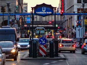 Berliner Stadtverkehr: Luftverschmutzung fördert Herzinfarkte (Foto: pixabay.com, Nikolay)