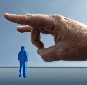 Gefeuert: Immer mehr Unternehmen spüren Folgen des Ukraine-Krieges (Bild: pixabay.com, Geralt)