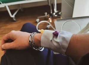 Injektion: Chemotherapien sollen künftig weniger Nebenwirkungen haben (Foto: ucsb.edu)