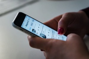 Social-Media-Nutzung: User fühlen sich schnell als Experten (Foto: unsplash.com, dlxmedia.hu)