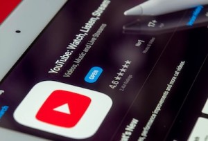 YouTube: Geldsegen für die Musikbranche (Foto: unsplash.com, Souvik Banerjee)