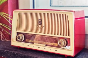 Altes Radio: etablierte Medien müssen sich Neues einfallen lassen (Foto: Michael Gaida, pixabay.com)