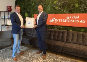 Interhomes AG: Übergabe des CrefoZert 2022 (Foto: Interhomes)