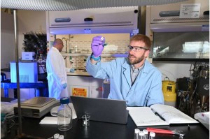 Laborarbeit im INL zur Vorbereitung eines neuen Tests (Foto: inl.gov)