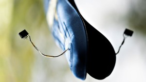 Einlegesohle mit dem neuen Seidensensor (Foto: Thomas Steen Sørensen, dtu.dk)