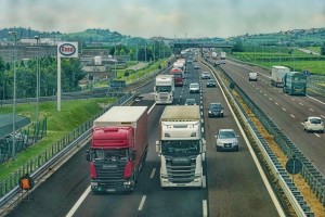 Lkw bringen weniger Waren aus Großbritannien in die EU (Foto: Sabine, pixabay.com)