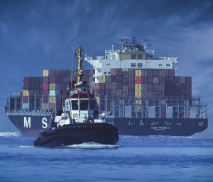 Containerschiff am Schlepptau: Russland bekommt Sanktionen zu spüren (Foto: pixabay.com, plindena)