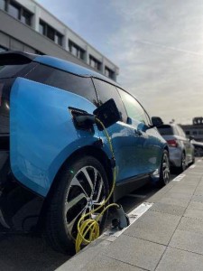 Ladebordsteine von Rheinmetall sollen E-Mobilität in Deutschland forcieren (Foto: rheinmetall.de)