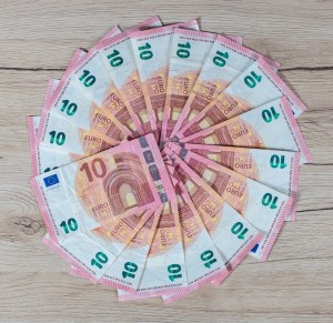 Geld: Deutsche Industrie investiert 2021 mehr als im Jahr zuvor (Foto: pixabay.com, onepicnowords)