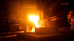 Eisenproduktion: könnte durch Brennstoiffzellen revolutioniert werden (Foto: zephylwer0/pixabay.com)