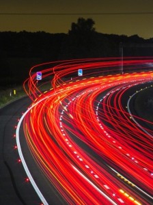 Autobahn: Forscher machen autonome Autos noch smarter (Foto: pixabay.com, jonbonsilver)