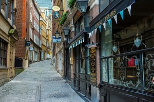 Leere Einkaufsstraße: In Großbritannien bleiben die Käufer aus (Foto: David Mark, pixabay.com)