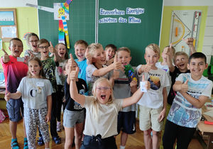 Die Kinder sind mit großer Begeisterung dabei (Foto: IG Windkraft)