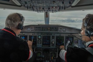 Piloten im Cockpit: Unzufrieden trotz anziehender Nachfrage (Foto: Thomas Zbinden, pixabay.com)