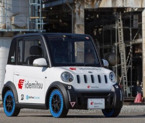 E-Auto mit luftlosen Reifen von Bridgestone und Idemitsu Kosan (Foto: Idemitsu/Bridgestone)