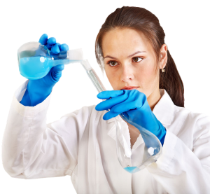 Laborantin: Phosphor ist in tausenden Produkten enthalten (Foto: pixabay.com, 4339272)