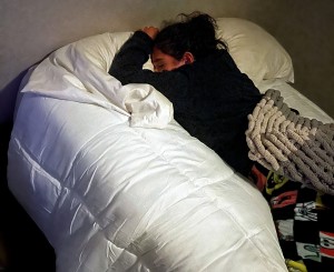 Teenager im entspannten Schlaf: Regelmäßigkeit und ausreichende Dauer wichtig (Foto: heart.org)