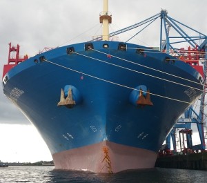 Containerschiff: Welthandel legt kurze Verschnaufpause ein (Foto: pixabay.com, Rosenmond)