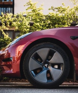 Tesla: Konzern darf nicht uneingeschränkt für Tesla: Konzern darf nicht uneingeschränkt für