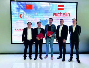 After signing the contract (Copyright: AICHELIN Holding GmbH)