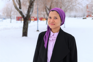 Ökonomin Bening Mayanti weist den Weg zu grüner Wirtschaftlichkeit (Foto: Riikka Kalmi, uwasa.fi) Ökonomin Bening Mayanti weist den Weg zu grüner Wirtschaftlichkeit (Foto: Riikka Kalmi, uwasa.fi)