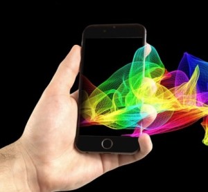 Smartphone: Viele User würden das Handy nicht aus der Hand geben (Bild: geralt, pixabay.com)