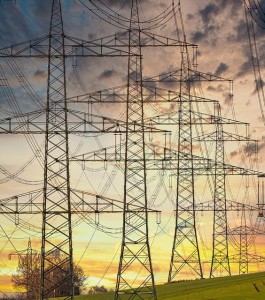 Stromtrasse: Hohe Netzgebühren verteuern Strompreise im Osten (Foto: pixabay.com, analogicus)