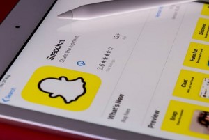 App-Reviews: Snapchat rasselt in den Keller (Foto: unsplash.com, Souvik Banerjee)