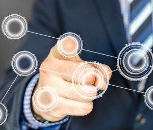 Fernüberwachung: Digitalisierung der Gebäudetechnik im Trend (Bild: pixabay.com, geralt)