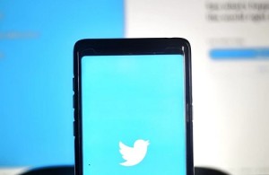 Twitter: Unternehmen beugt sich öfter der Zensur (Foto: unsplash.com, Joshua Hoehne)