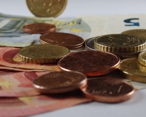 Geld: Erhöhung des Mindestlohns verringert Niedriglohnsektor (Foto: pixabay.com, NettPix)
