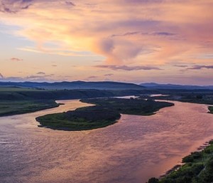 Fluss in der Mongolei: Die Idylle kann täuschen (Foto: pixabay.com, laomi lv)