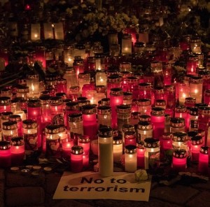 Nach Anschlag: Protest gegen Terrorismus mit Kerzen in Wien (Foto: UnratedStudio, pixabay.com)