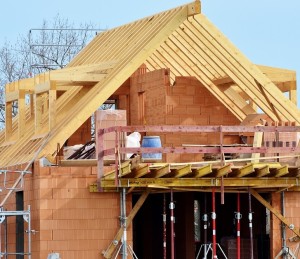 Hausbau: Angesichts der stark gestiegenen Baukosten seltener (Foto: pixabay.com, Ralphs_Fotos)