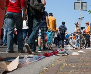 Vermüllte Straße: Das weckt oftmals Unsicherheitsgefühle (Foto: Niek Verlaan, pixabay.com)