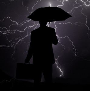 Manager im Gewitter: Wirtschaftsabschwung in Deutschland hält weiter an (Bild: pixabay.com, geralt)