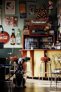 Eine Bar: In den USA oft Ziel für junge Unternehmer (Foto: HSBiber, pixabay.com)